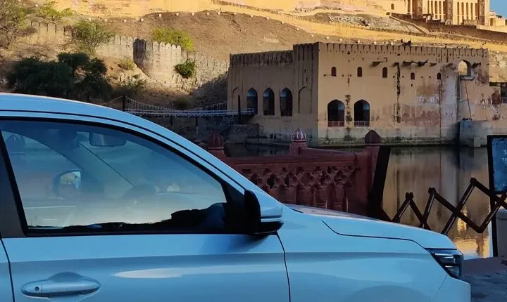 Private Transfers from New Delhi to Jaipur Hotel / Accommodation