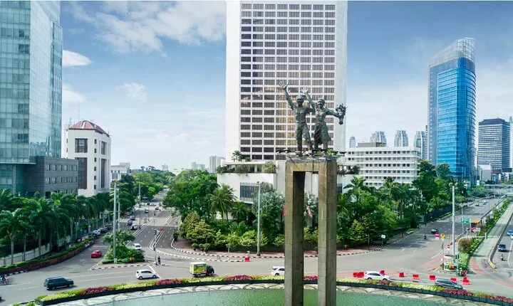 Jakarta Walking Tour with MRT and Multilingual Guide