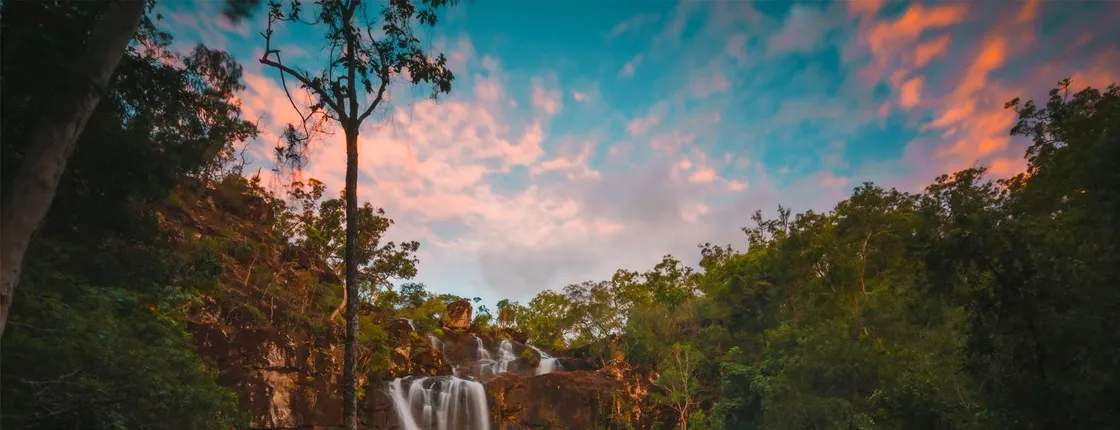 Cedar Creek Falls and Northerlies Beach Bar & Grill tour with lunch