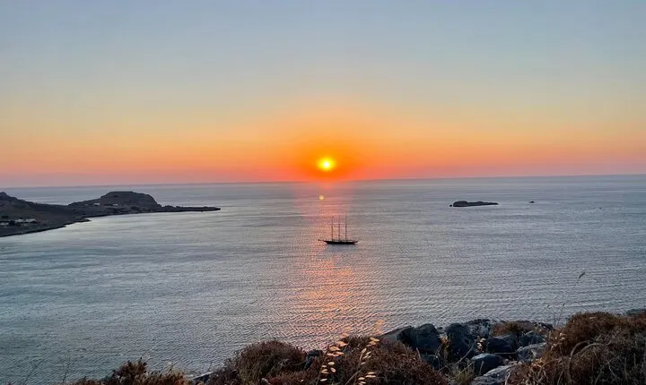 Small group hiking from Pefkos to Navarone Bay at sunrise
