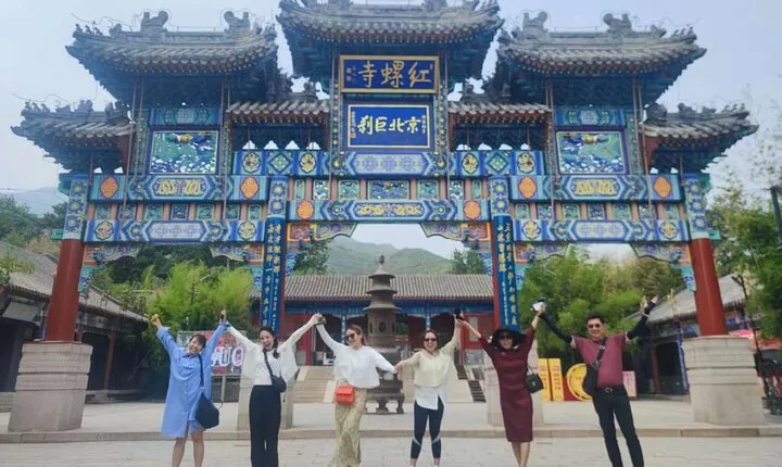 All-Inclusive Day Tour to Mutianyu Great Wall and Hongluo Temple