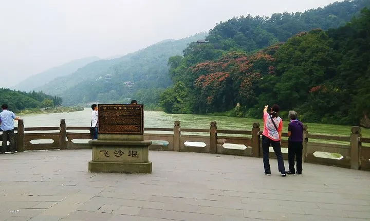 Dujiangyan Irrigation and Qingcheng Mountain Private Day Tour from Chengdu