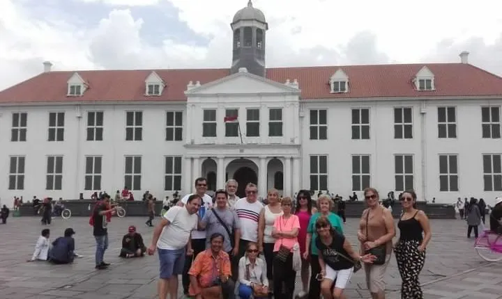 Jakarta City Tour Group Package 50 Pax With Lunch