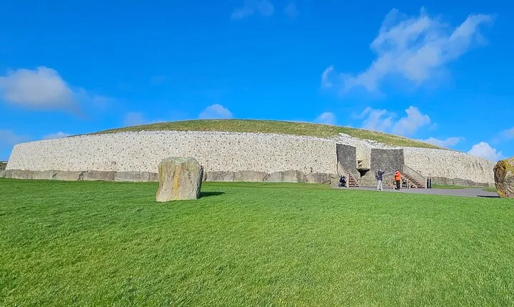 Newgrange Passage Tomb and Ancient Irish Sites Tour