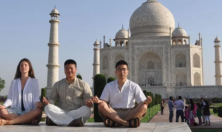Private Trip to Taj Mahal With Front & Reverse View
