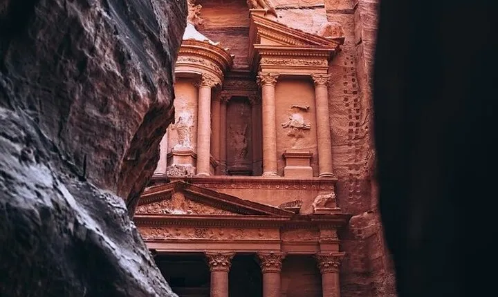 Petra & Wadi Rum Full-Day Tour from Amman or Airport