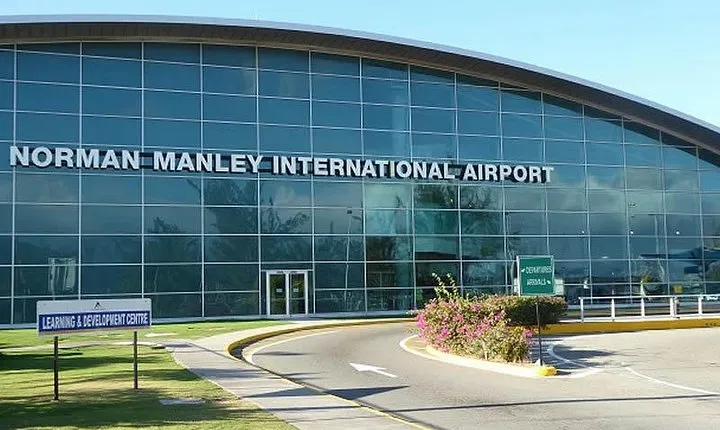 Private Departure Transfer: Hotel to Kingston International Airport (KIN)