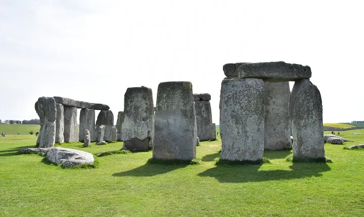 Private Taxi Tour to Stonehenge and Winchester Cathedral