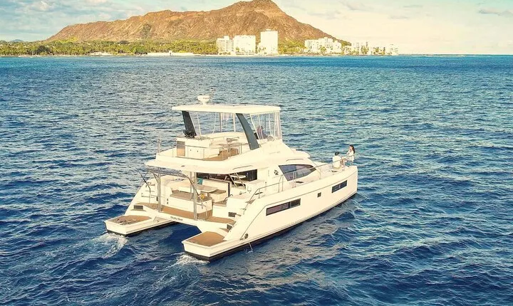 Exclusive Waikiki Yacht Snorkel with Lunch and Bevs