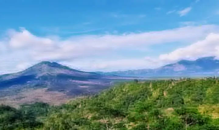 Private Tour to Enjoy Barong Dance, Ubud Art Village and Volcano