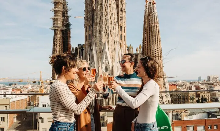 Sagrada Familia Closing Time Tour with Rooftop Views