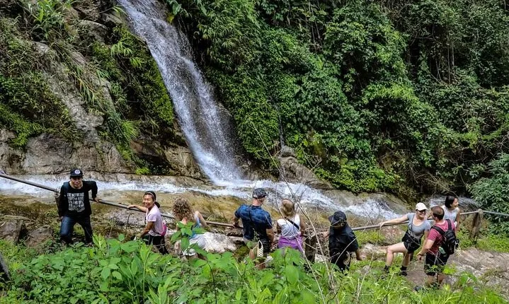 Full-Day Trekking and Sightseeing Tour in Mae Kampong