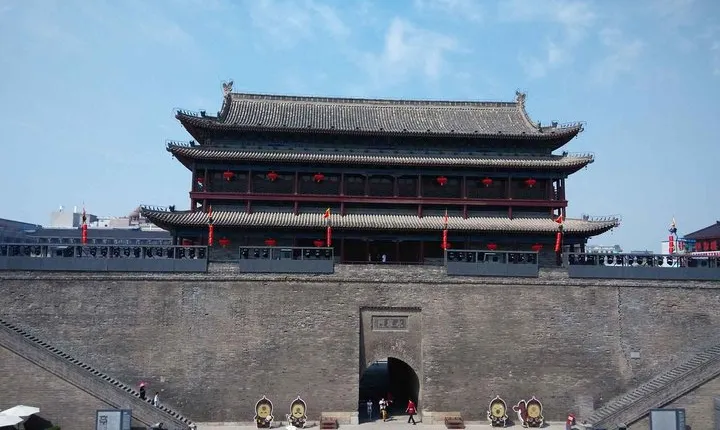 Xian Experience of City Wall Walking and Foot Massage