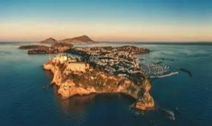 Private Boat Tour to Ischia and Procida from Naples