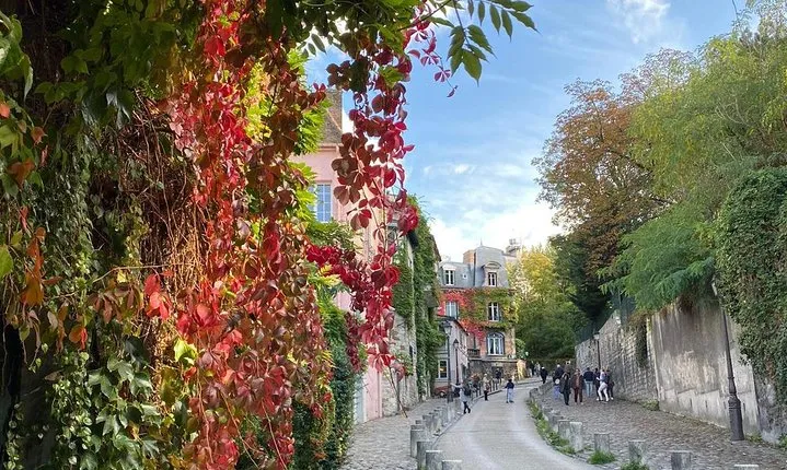 Montmartre Semi Private Walking Tour MAX 6 PEOPLE Guaranteed