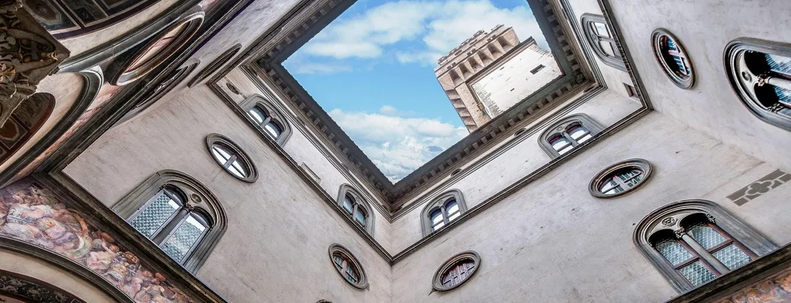 Florence tour discovering the Medici family and the Vasari Corridor