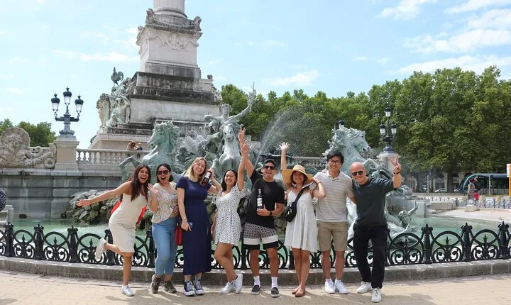 Bordeaux in a Day City and Chateau Visit Shared Walking Tour