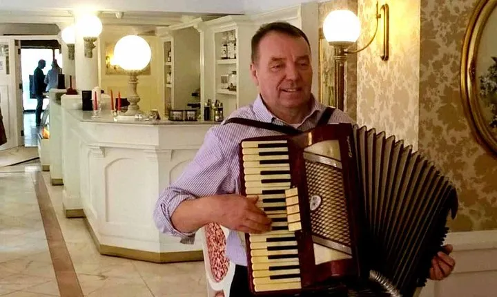 Stadtführung mit Musik, Spaziergang und Akkordeon-Musikabend, 2 h (Gruppe 5-15)