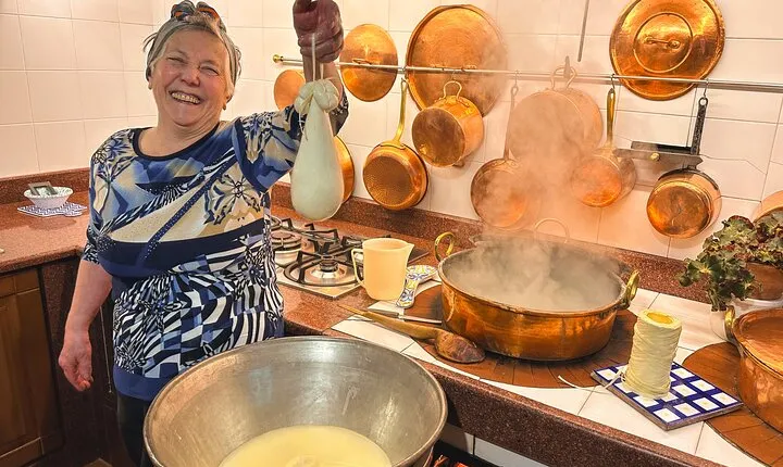 Mozzarella experience with private cooking class