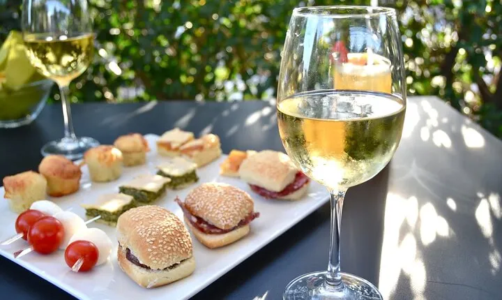 Milan exclusive private tour and wine tasting