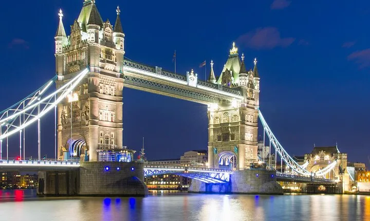 Private Tour in London by Night