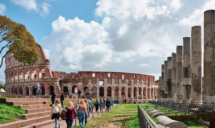 2 Hour Sightseeing Tour in Colosseum and Ancient Rome