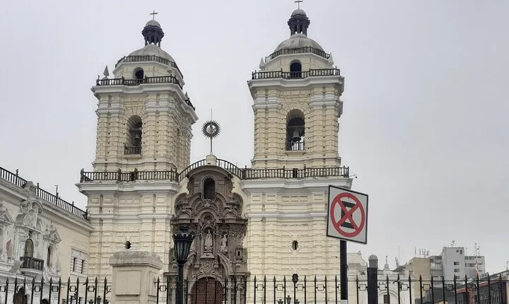 Visiting the Main Square of Lima!