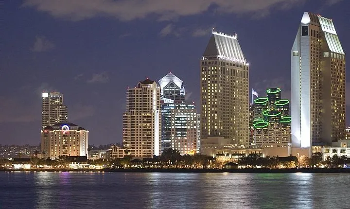 Self-Guided Scavenger Hunt: Slammin' San Diego Bar Crawl