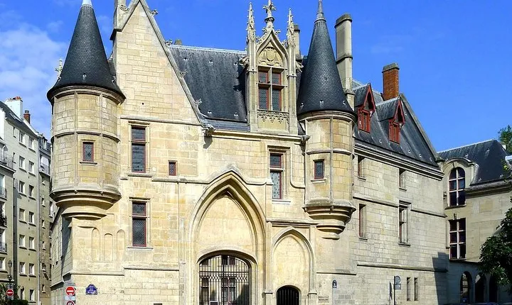 Gothic Paris - Castles & Cathedrals (Marais History Walk-Small Group Tour)