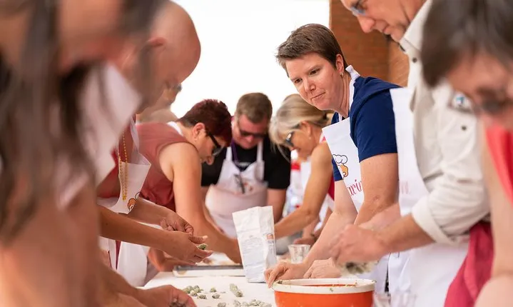 Cesarine: Small group Pasta and Tiramisu class in Varenna