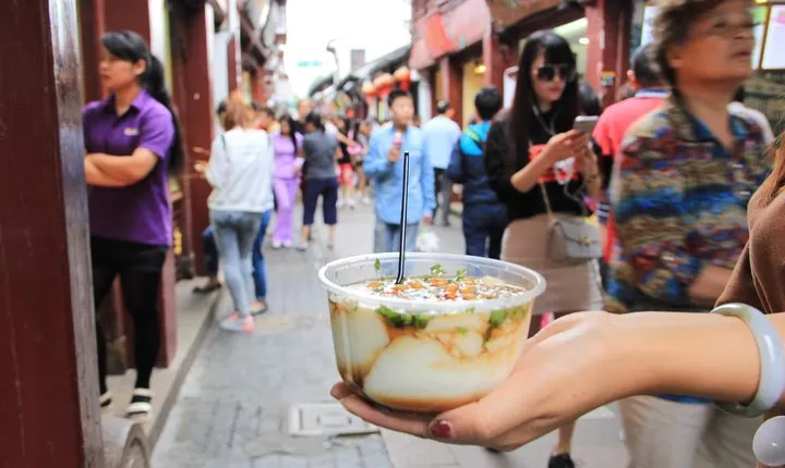 4-Hour Food Tour in Qibao Water Town from Shanghai by Subway