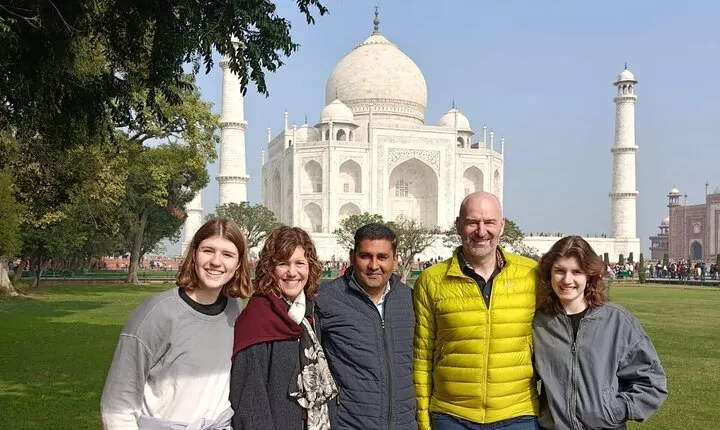 All Inclusive Private Day Tour to Taj Mahal from Delhi by Car 
