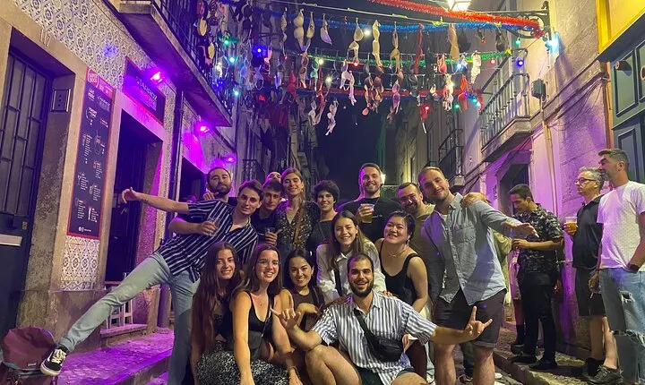 Lisbon Pubcrawl Bairro Alto: Unlimited Beer & Sangria 4 bars