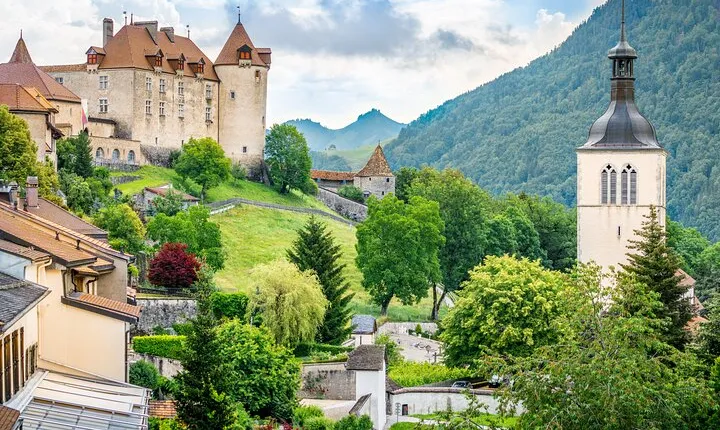 Gruyères Medieval Town, Cheese Factory and Maison Cailler Tour from Interlaken