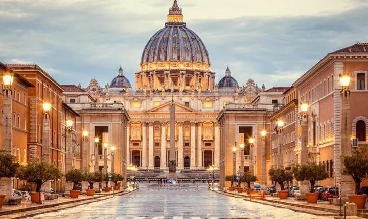 Vatican City: St. Peters Basilica skip the line tour