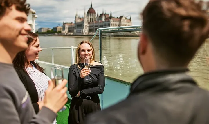 Summer Danube Brunch Cruise in Budapest