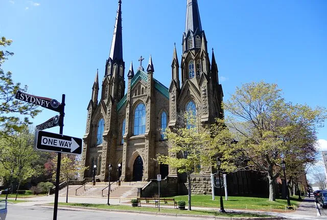 Charlottetown Small Group Walking Tour With Province House