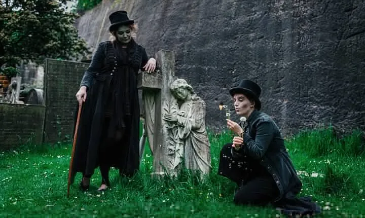 St James' Secret Garden Cemetery Tour in Liverpool