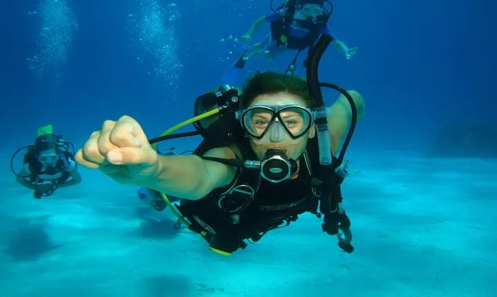 Hurghada Overnight from Luxor Including Snorkeling Tour