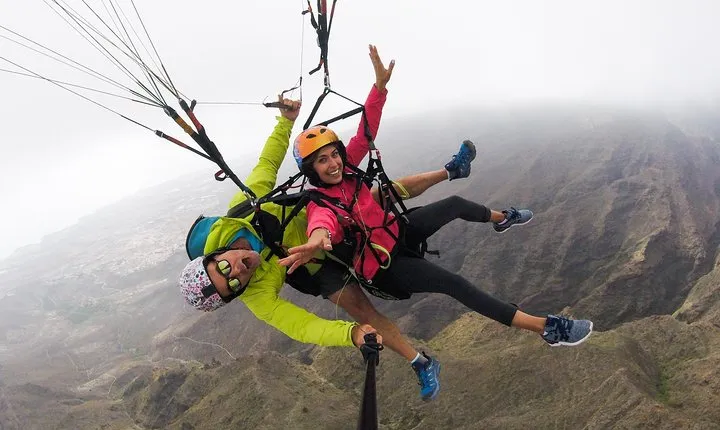 Premium paragliding in Tenerife with the best staff of pilots: Emotion and safety