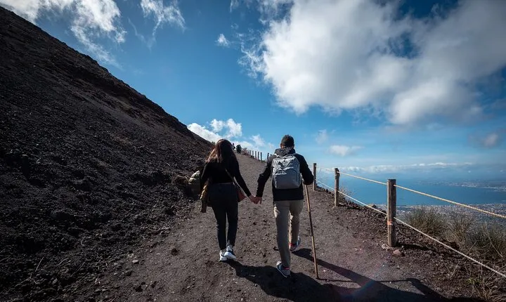 Pompeii and Vesuvius Small Group Tour from Sorrento with Pizza