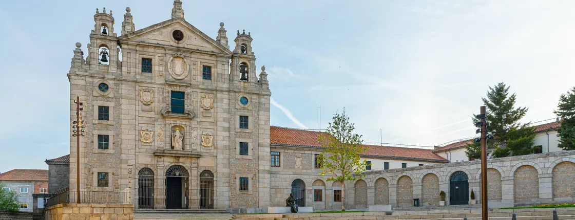 Segovia and Ávila Tour with Lunch and Flamenco Show