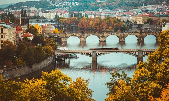 Private transfer from Budapest to Prague with a Sightseeing stop in Kutna Hora