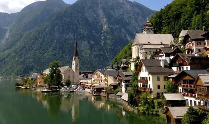 Alpine Panoramic Private Tour to Salzburg and Hallstatt incl. Admont from Vienna