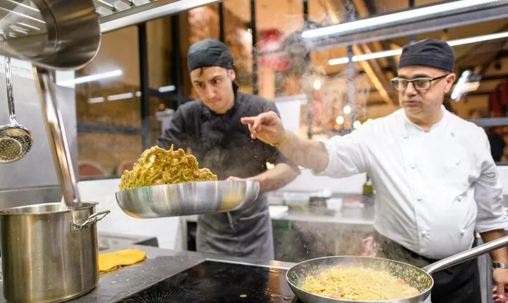 Rome: Authentic Roman Restaurant Dining Experience