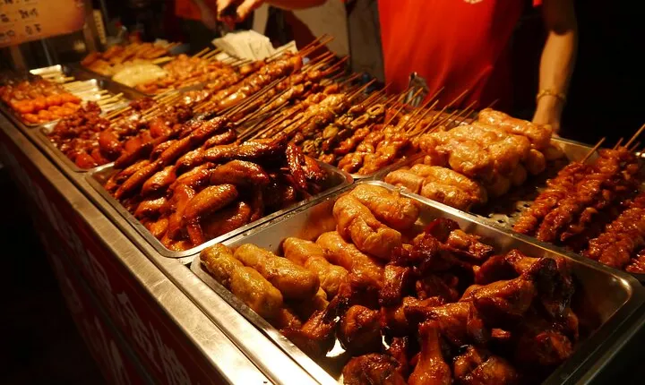 Local Favorites: Taiwan Night Market Food Tour in 2 hours