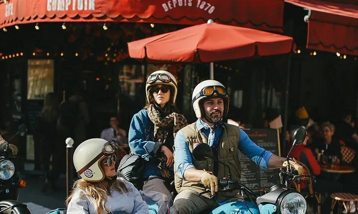 Paris Highlights city tour on a vintage Sidecar Motorcycle