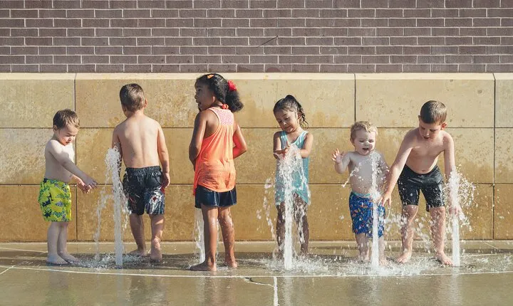 Amesterdam for Kids & Toddlers Private Tour with a local 