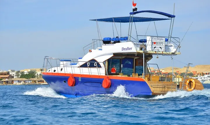 Private Luxury Dolphin House Boat Tour With Lunch - Hurghada