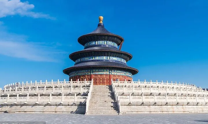 Private Tour in Royal Garden and Tibetan Buddhist Temple
